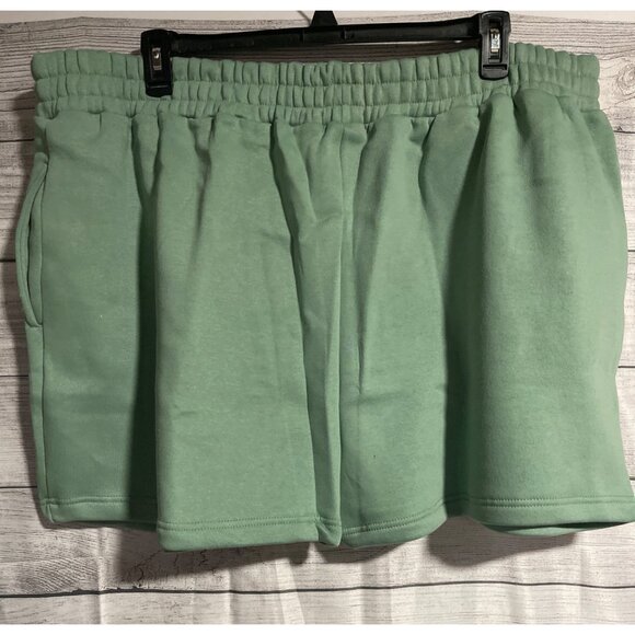 PrettyLittleThing Green Logo Fleece Sweat Shorts Womens Plus Size 20 - Picture 2 of 5